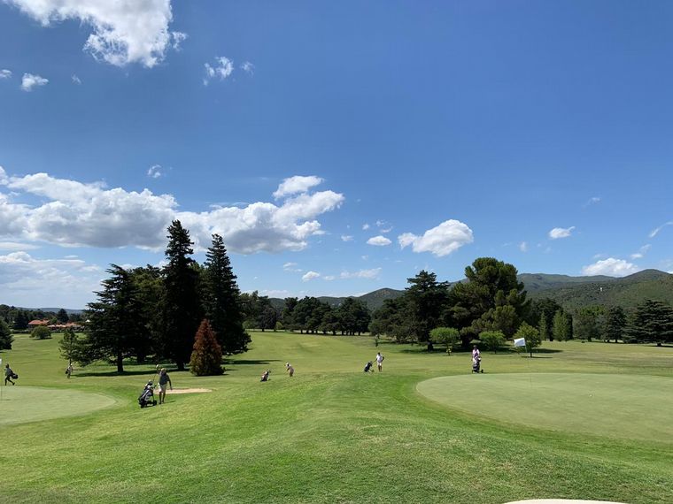 Cancha de 18 hoyos de La Cumbre Golf Club