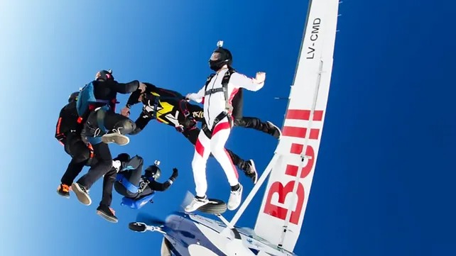 Salto tándem en paracaídas desde el Aeroclub La Cumbre